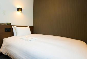 YOU STYLE HOTEL HAKATA allows 18 year olds to book a room