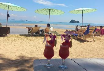 Koh Yao Noi Beach Resort allows 18 year olds to book a room