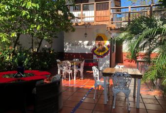 Hotel Ayenda Casa Cano 1805 allows 18 year olds to book a room