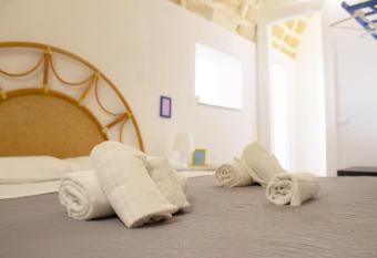 Terrasini 2000 Home Holidays allows 18 year olds to book a room