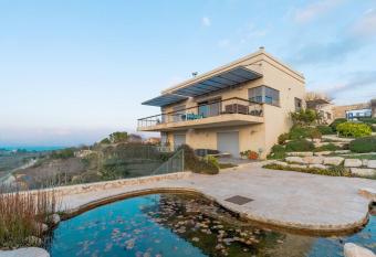 The Northern Estate -                       has Balcony rooms