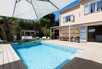 Villa Acacias - Au coeur de Saint-Tropez has Balcony rooms