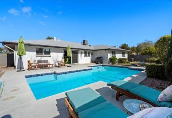 Tommy Bahama Oasis by HomeSlice Stays has Balcony rooms