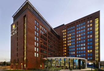 Hyatt Place Amsterdam Airport allows 18 year olds to book a room