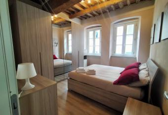 Casa Toscanella & Girasole allows 18 year olds to book a room