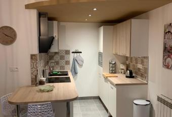 Le moulin des 2 roues allows 18 year olds to book a room