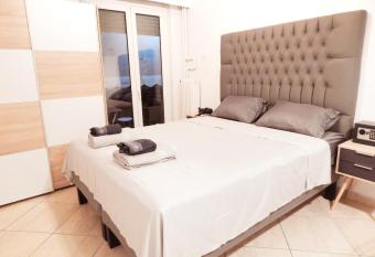 Princeps De Cura (Suite) allows 18 year olds to book a room