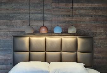 Barbeque Home Apartment allows 18 year olds to book a room