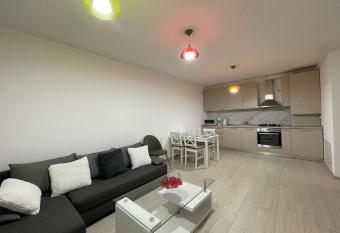 Lucky Residence has Balcony rooms