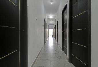 OYO Flagship 86674 Sam s Inn allows 18 year olds to book a room