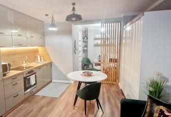 Promenada Room E  k allows 18 year olds to book a room