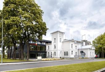 Cozy city center studio apartment in P  rnu has Balcony rooms