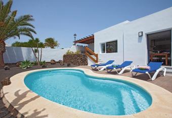 Villa Esencia has Balcony rooms