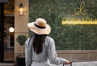 Do  a Lola Alojamientos Boutique has Balcony rooms