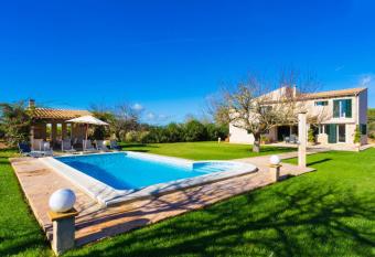 Villa Sa Pau has Balcony rooms