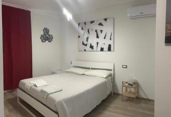 camera i pini pisa allows 18 year olds to book a room