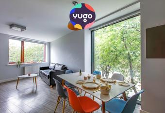 Yugo Explore - Broadstone Hall has Balcony rooms
