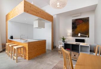 Casa Vermelha ii allows 18 year olds to book a room