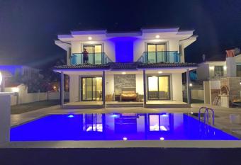 Immaculate 4-Bed Villa in Dalyan has Balcony rooms