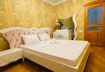 Cozy apartment in city center has Balcony rooms