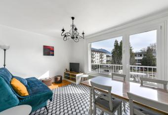 Le Boileau - Apartment for 4 people parking and balcony CLOSE to the Lake has Balcony rooms