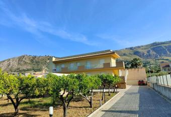 Appartamenti RoccaForte MONO BLU Trapani allows 18 year olds to book a room