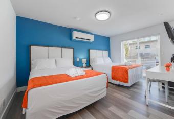 Cozy 1 Bedroom With Pool Steps from the Beach #47 has Balcony rooms