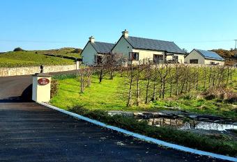 Ros na gCloch has Balcony rooms