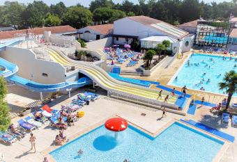 Le Reve Ensable - Camping du Bois Masson has Balcony rooms