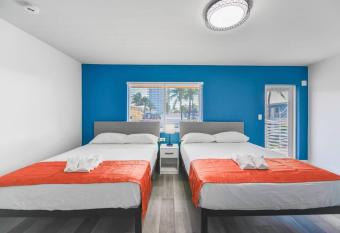 Gorgeous 1 Bedroom Steps from the Beach #45 has Balcony rooms