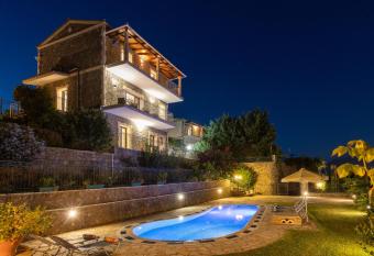 VILLA MARIA has Balcony rooms