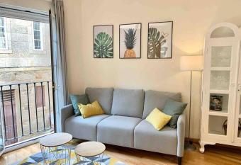 Precioso apartamento en el Casco Vello de Vigo has Balcony rooms