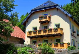 G  stezimmer Hof Stallegg allows 18 year olds to book a room