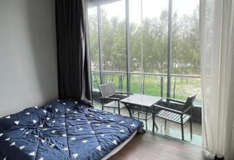 Galaxy House with seaview balcony- JB PONTIAN has Balcony rooms