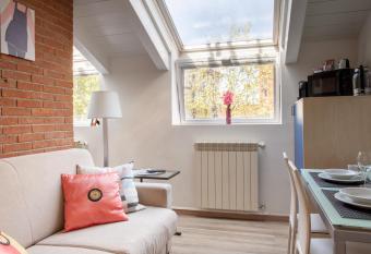 Sunshine Raggio di sole has rooms with a private hot tub