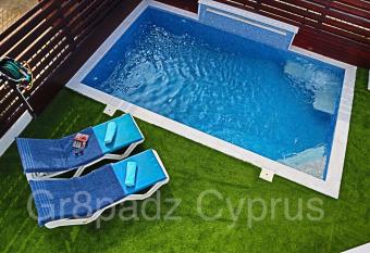 Gr8padz Villa Martha has Balcony rooms