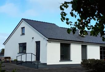 Elmgrove Apartment , Croagh Patrick Westport allows 18 year olds to book a room
