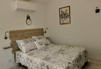 Au Pied du Mur allows 18 year olds to book a room