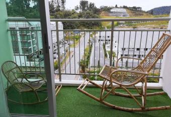 W6WarmStay@GoldenHills/3RPenthouse/WiFi/PasarMalamView/2carpark has Balcony rooms