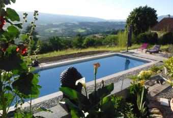 Chez G  g   & Mado has Balcony rooms