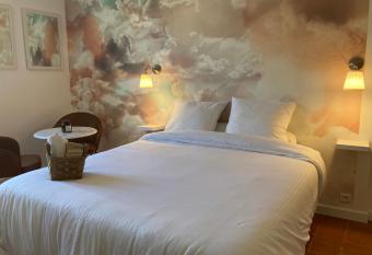 Charmant Studio Centre Historique has Balcony rooms