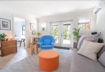 Modern Farmhouse Bed and Breakfast has rooms with a private hot tub