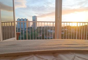 California Suite - All-day Sunny 2-Bedroom Apartment has Balcony rooms