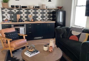 215 Washington has Balcony rooms