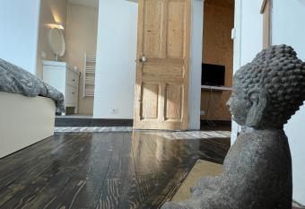 Residence St Jacques allows 18 year olds to book a room