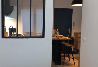 LE29 chaleureux T1 bis allows 18 year olds to book a room