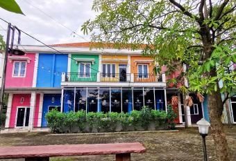 Hotel Aqiilah Syariah has Balcony rooms