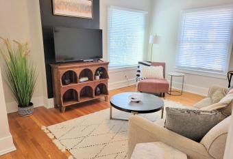 Downtown Main Street One-Bedroom Suite w/ Hi-Speed Wifi allows 18 year olds to book a room