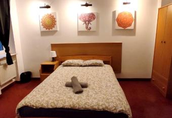 Mandala Hostel has Balcony rooms