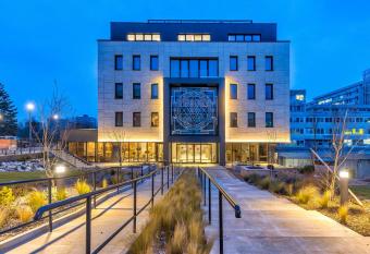 RAJ zdravia allows 18 year olds to book a room